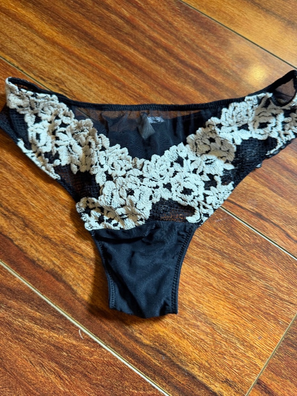 ON HOLD: Intimissimi Black Lace Thong — Delicate Scalloped Trim